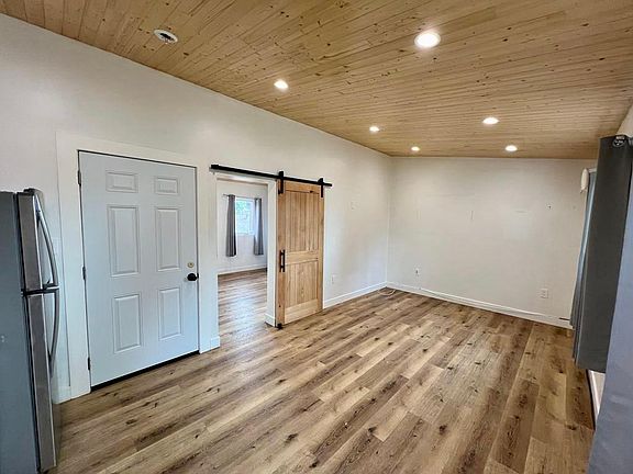 2nd image of 20809 Burbank Blvd #1
