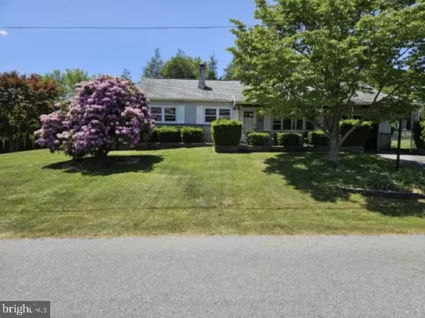 5 Holly Rd, Coatesville, PA 19320