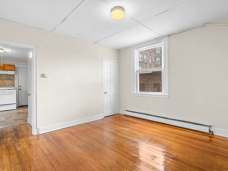 18 Gilbert St #1 — Photo 4