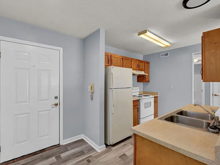 Rowan Place Apartments — Photo 53