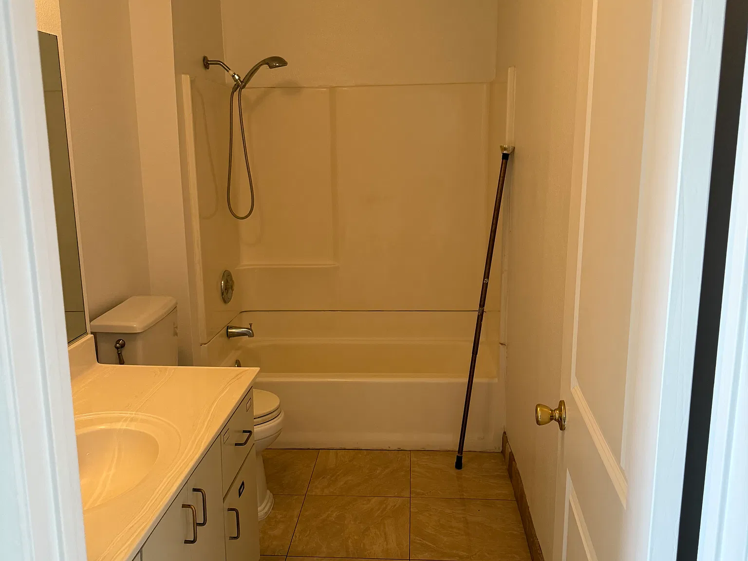 3 bed, 1316 sqft, $2,400 — Photo 3