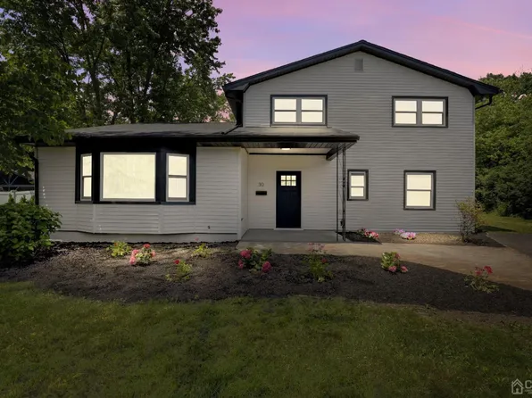 30 Tuscarora Cir, Old Bridge, NJ 08857