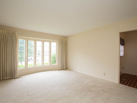 Big Picture Window for Natural Lighting