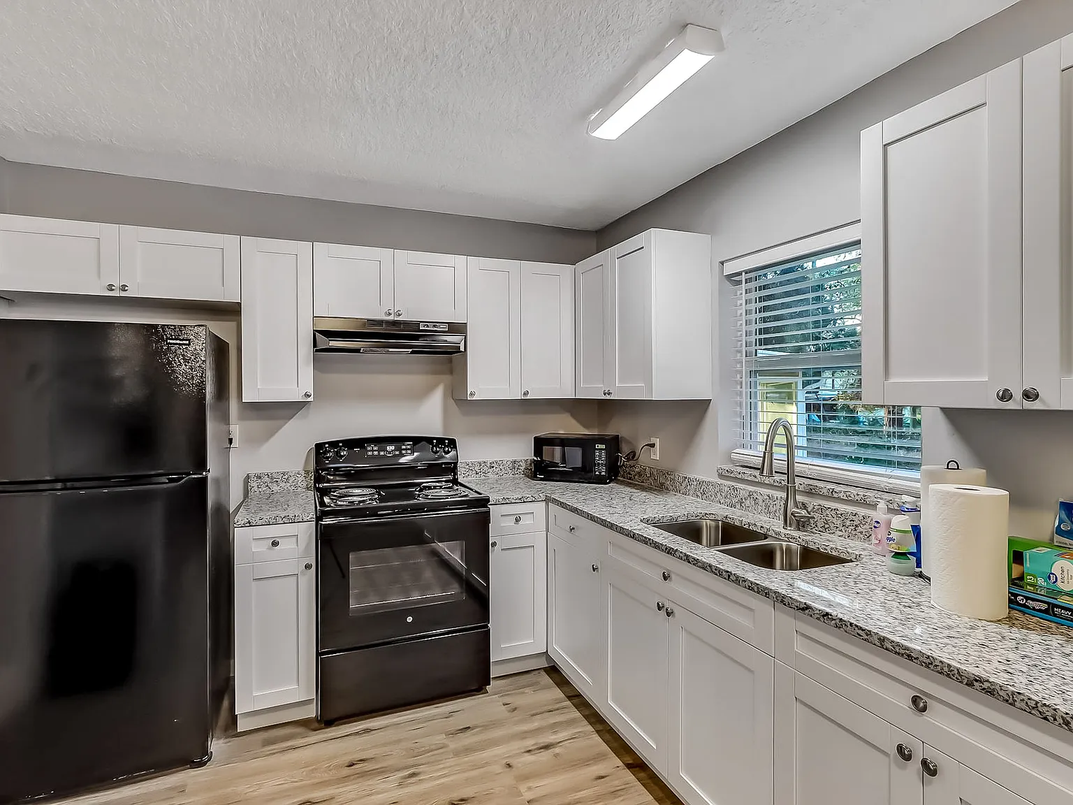 4 bed, 4.0 bath, 3444 sqft, $758 — Photo 3