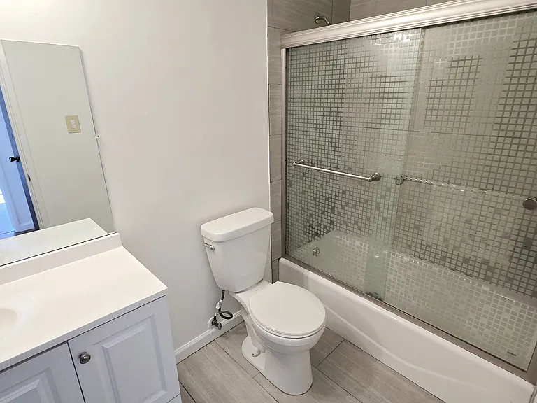 121 Piccadilly Pl #C — Photo 10