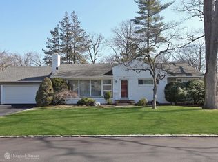 40 Andover Rd, Roslyn Heights, NY 11577