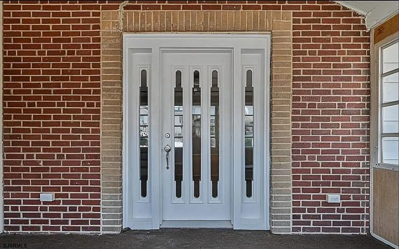 3 bed, 1.5 bath, 1093 sqft, $2,500 — Photo 4