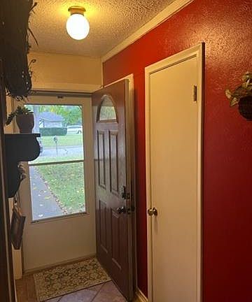 3rd image of 1602 Parkview Ct