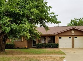 108 Mike St, Levelland, TX 79336