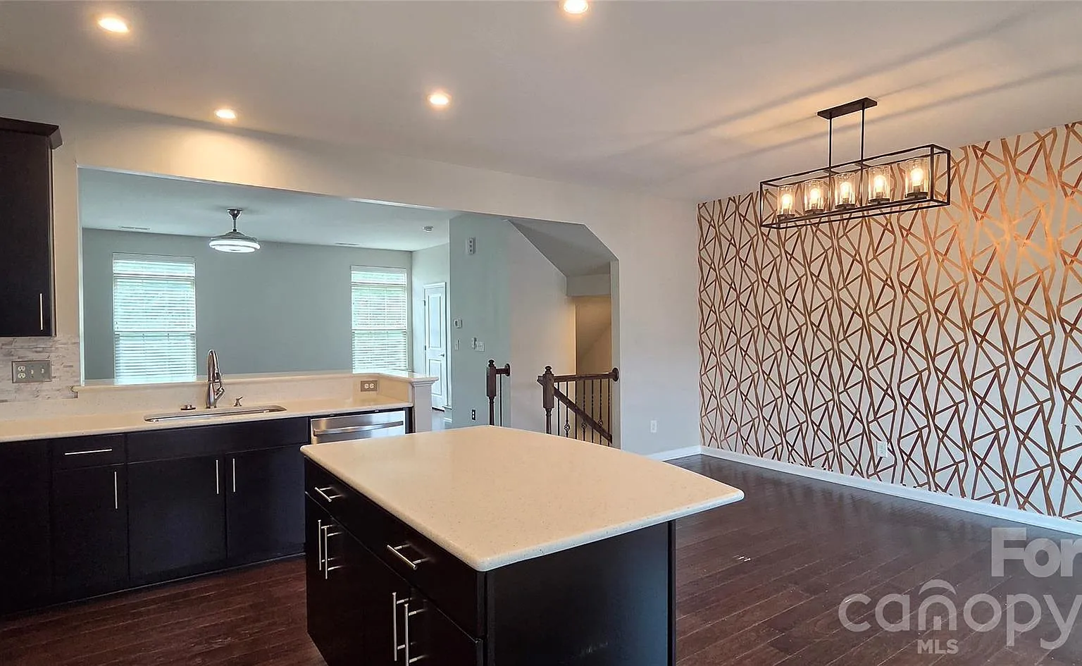 3 bed, 4.0 bath, $2,600 — Photo 4