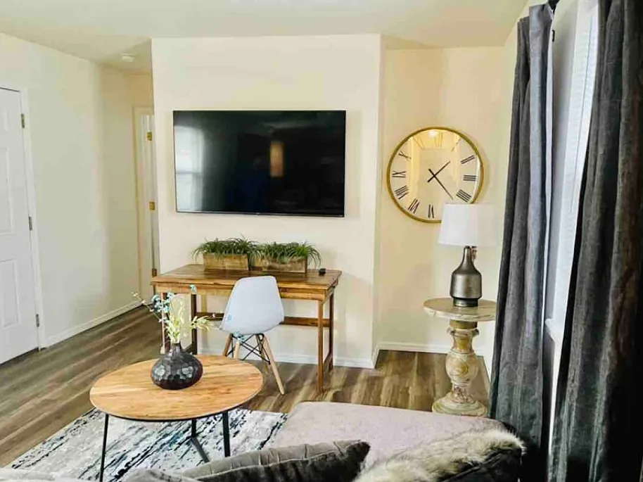 2 bed, 1.5 bath, 893 sqft, $1,850 — Photo 1