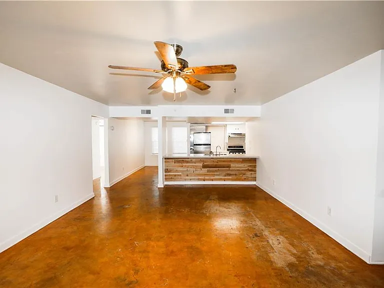 1305 Lorrain St #D — Photo 3