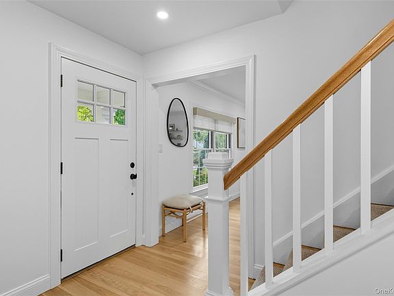 5th image of 17 Entrance Road