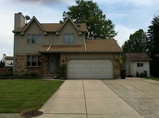 48 Gale Dr, Lancaster, NY 14086