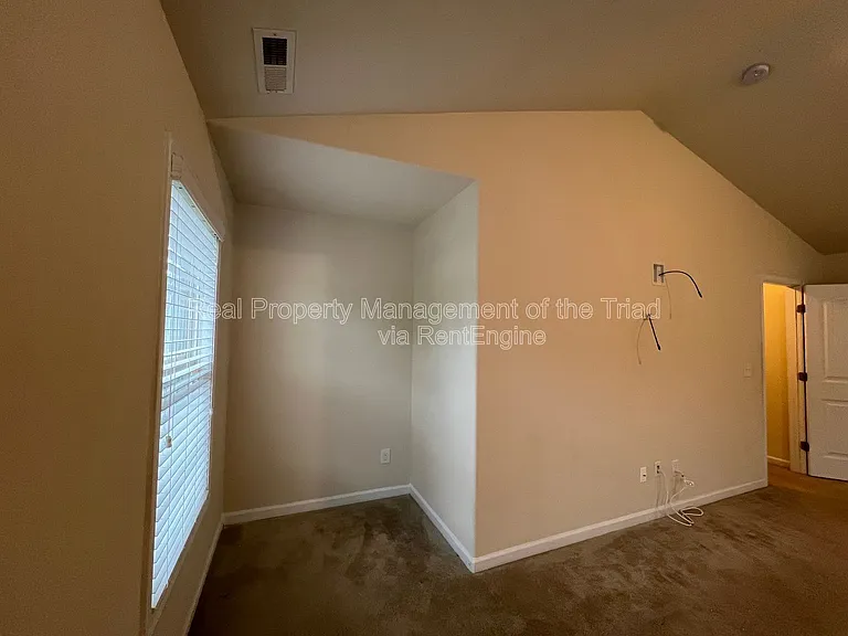 1950 Glenkirk Dr — Photo 22
