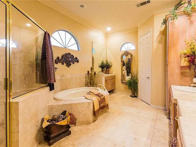 5739 FM 1461 — Photo 18