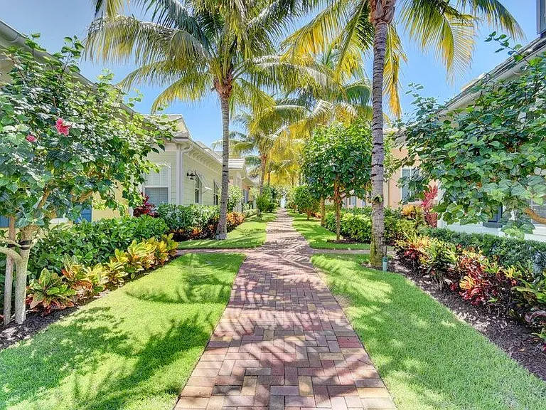 2225 S Ocean Blvd — Photo 2