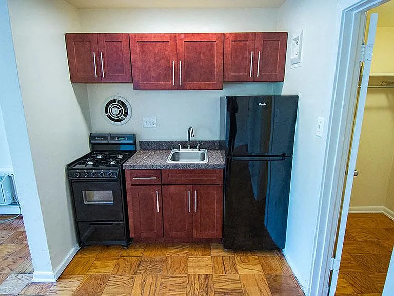 Dore Apartments — Photo 30