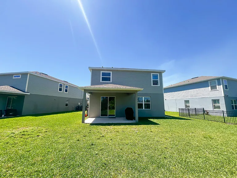 1585 Chelsea Manor Cir — Photo 33