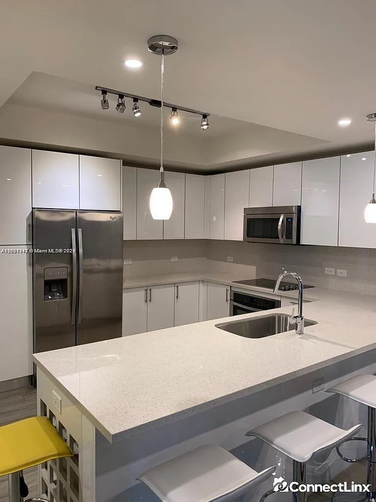 2 bed, 2.0 bath, $8,600 — Photo 2