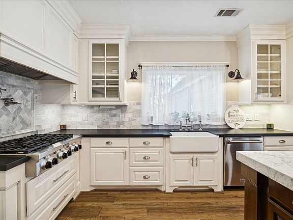 3rd image of 2602 Kings Forest Dr