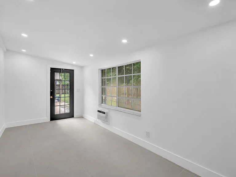 5148 SW 28th Ter — Photo 13
