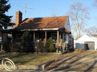 26840 N River Park Dr, Inkster, MI 48141
