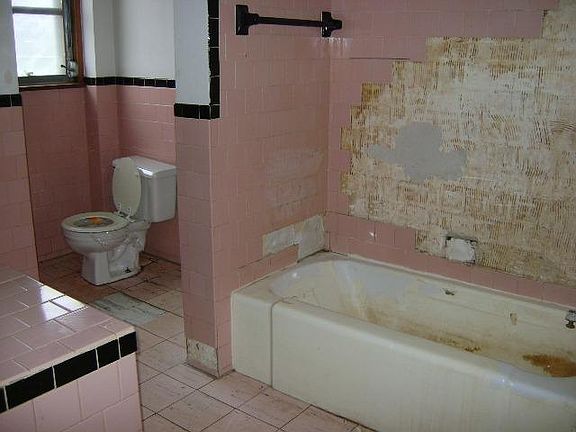 5th image of 3139 Troy St