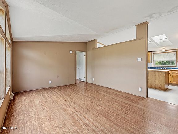 4th image of 525 Brighton Road