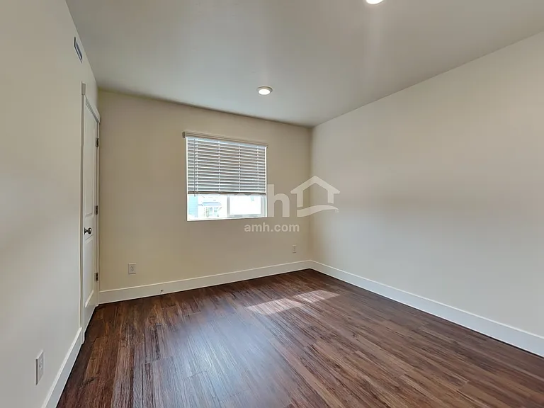 1067 Jillian Ave — Photo 12