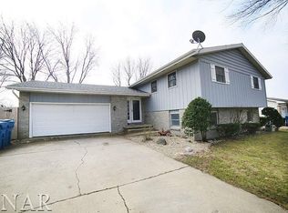 702 Kenneth St, Heyworth, IL 61745