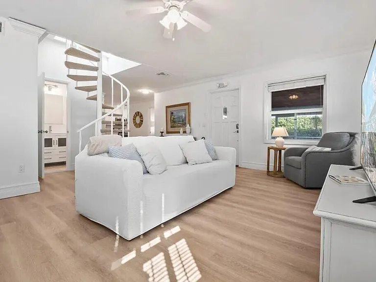 941 Ocean Dr — Photo 14