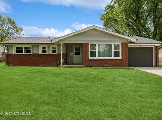 251 Mulberry Ln, Elk Grove Village, IL 60007