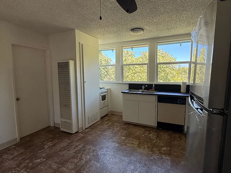 215 Semple St — Photo 20