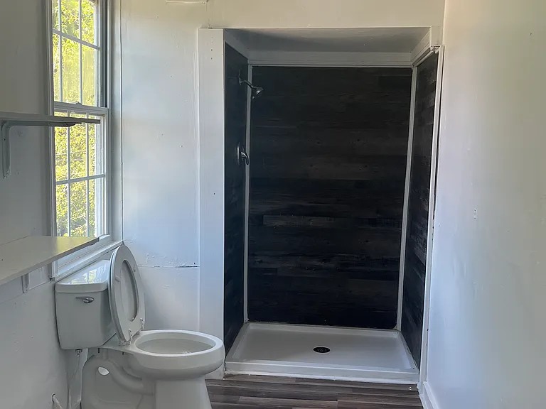 2401 Oak St — Photo 6