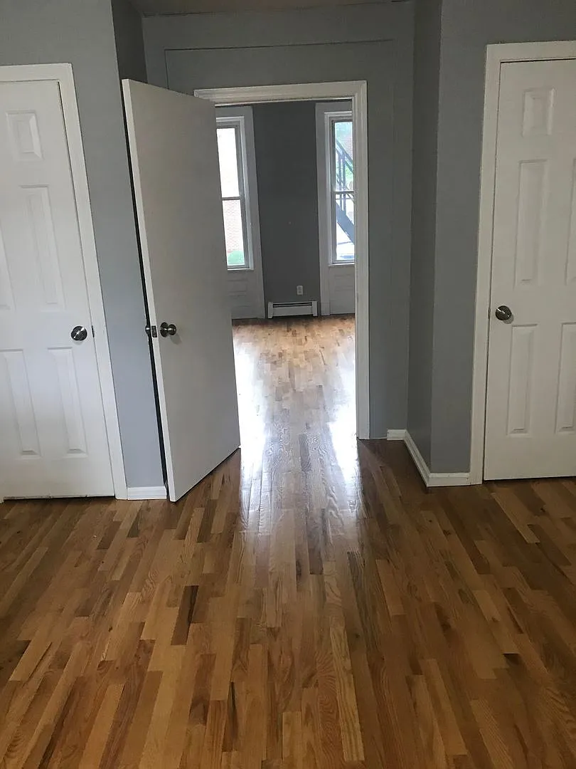 133 Howe Street — Photo 3