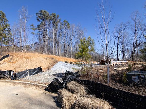 3rd image of 42 Five Oaks Ln
