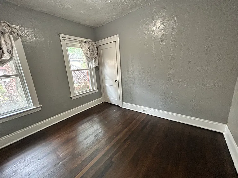 9102 Parkgate Ave — Photo 10