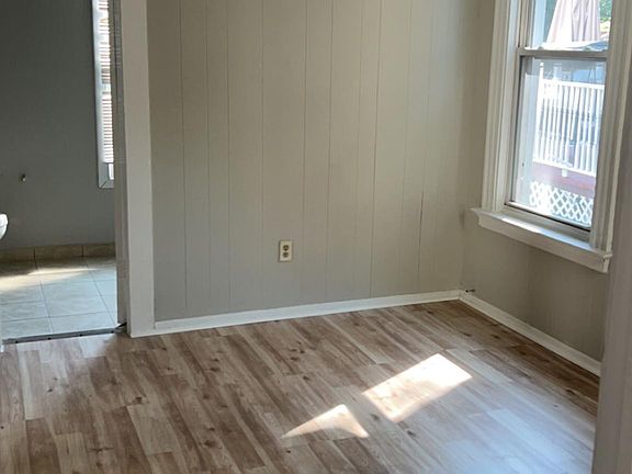 5th image of 64 Bassett St Unit 1
