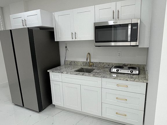 4th image of 15975 SW 109th St #1