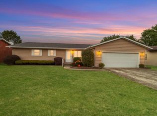 1055 Pinecrest Dr, Rantoul, IL 61866