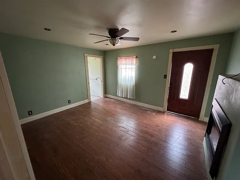 1130 W Norwegian St — Photo 6