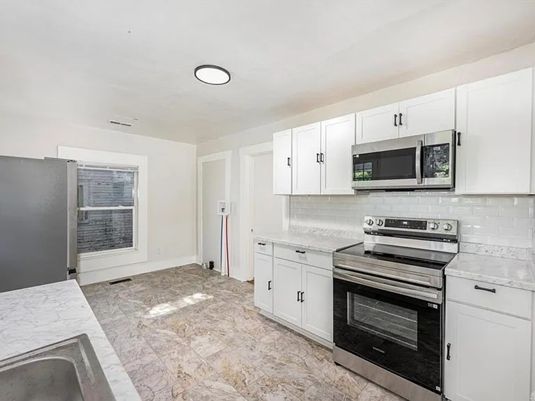 406 Cleveland St #1 — Photo 9