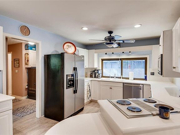 5th image of 3493 Stratfield Dr