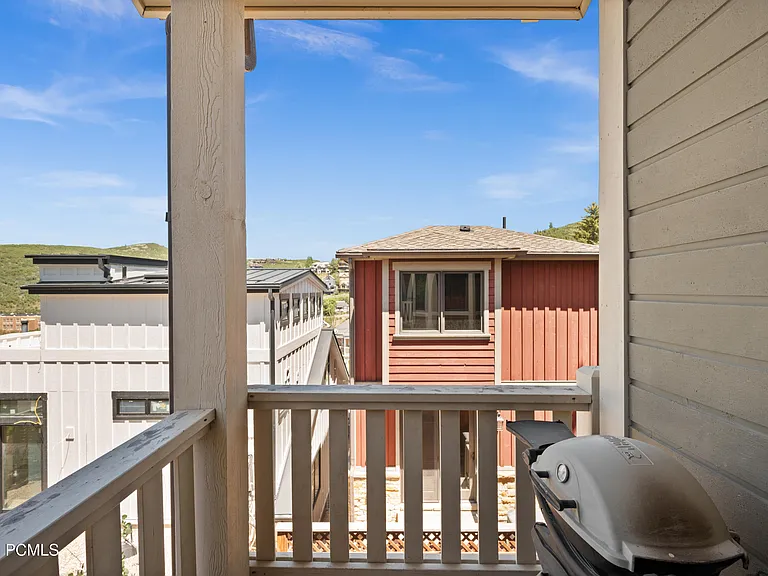 320 Woodside Ave — Photo 15