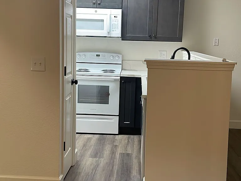 2909 E Huntington Blvd #208 — Photo 2