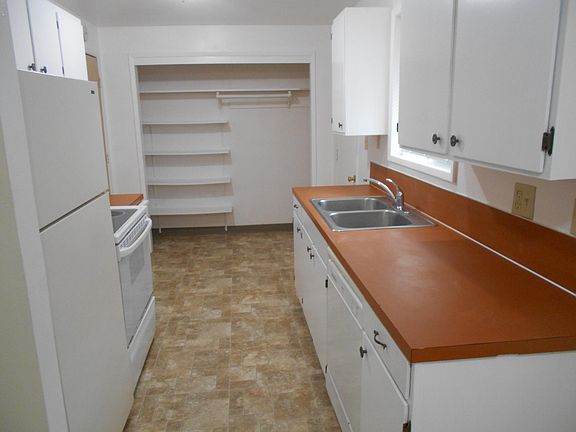 Kitchen - full shot with pantry