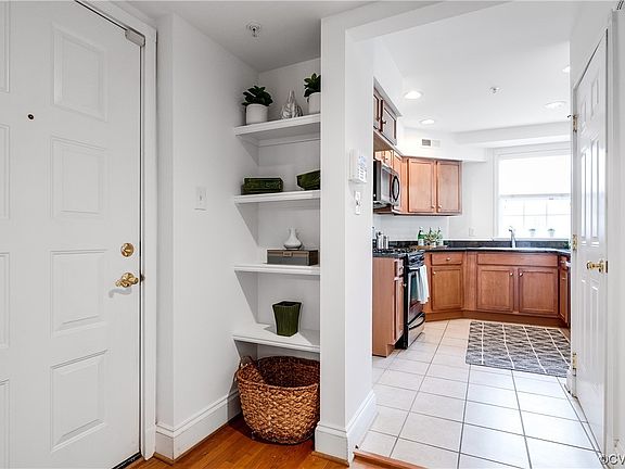 4th image of 22 W Locke Ln #U5