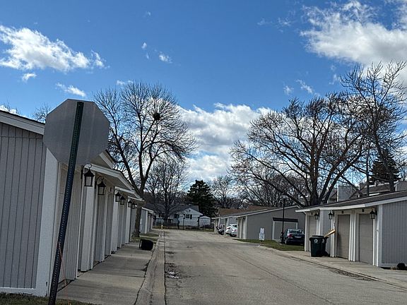 4th image of 545 Pheasant Ct #545