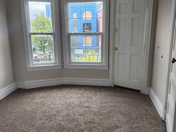 Small bedroom-porch off bedroom